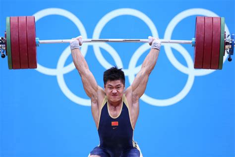 China's Lu Xiaojun Wins Men's 77kg Weightlifting Gold .